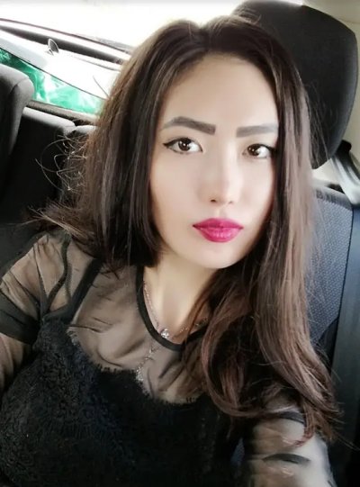 Юная азиатская красотка демонстрирует свои сексуальные формы