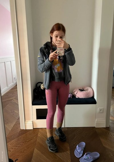 Привлекательная красотка с отличным телом - сочная девочка!