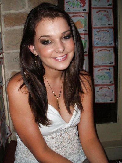 Баба показывает, как обнимает писюн