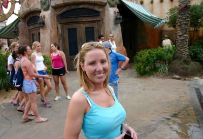 Обожает одновременно наслаждаться оральным и интимным удовольствием!