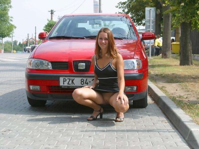 Гуляет по городу без нижнего белья: продолжение захватывающих приключений