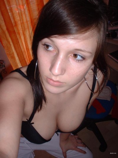 Интимные снимки молодой леди в сексуальном нижнем белье