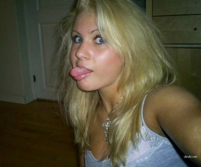 Тугая дырка молодой блондиночки наполнена мужским достоинством