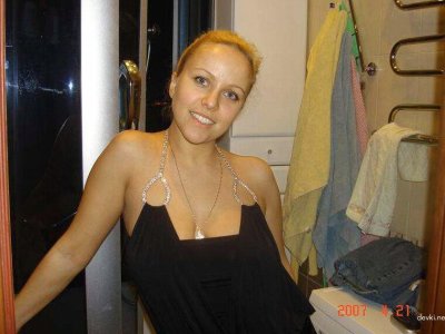 Очаровательная блондинка с пышной грудью, покоряющая страстью!