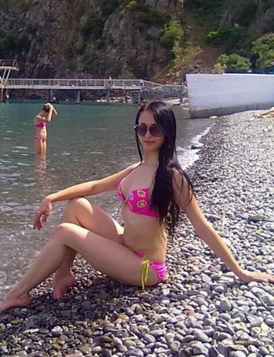 Тёлка 18 лет с модельной фигурой — селфи сочной попки