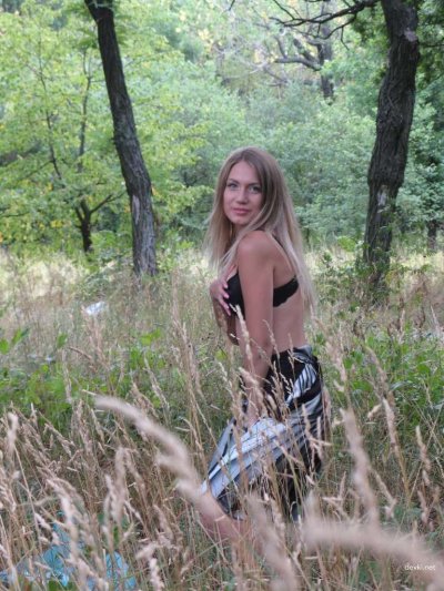 Сексуальные снимки тонкой дамы с гладкой интимной зоной