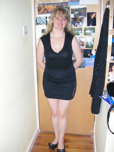 Интимные снимки пышной дамы с гладко выбритой интимной зоной