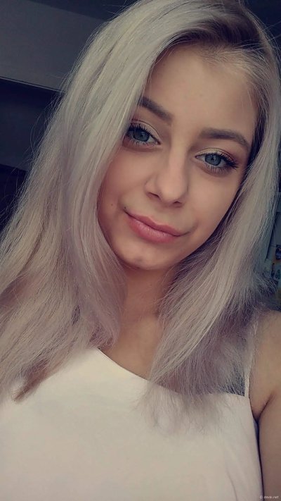 Большие груди молодой матери