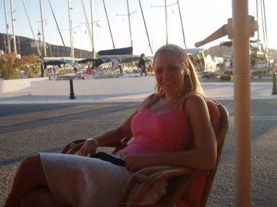 Блондинка продемонстрировала свои загорелые прелести