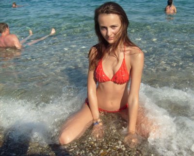 Обнаженная мамаша на частных фото: домашнее порно с сексуальной грудью и фигурой