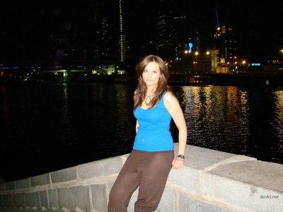 : Жаркая молодежь в поиске удовольствия