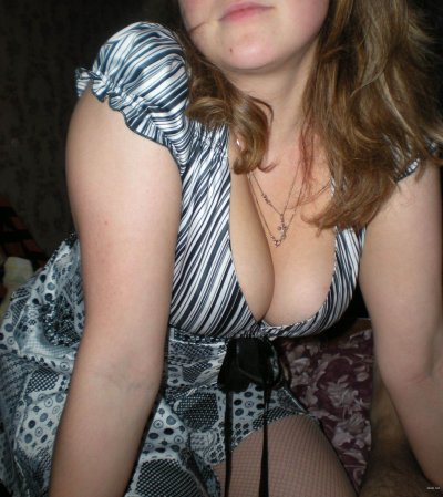 Сексапильная красотка с гладко выбритой писькой - новый заголовок для порно-сайта