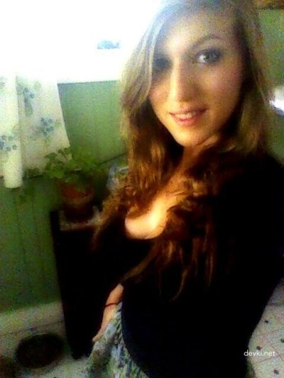 Показала киску и возбудила до предела!