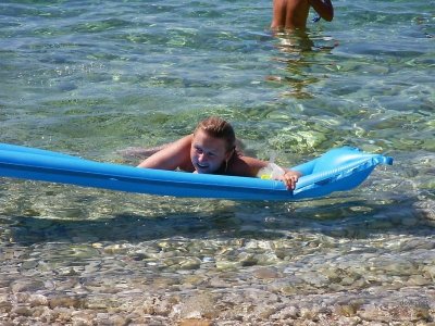 Молодая супруга радует мужчину оральным удовольствием