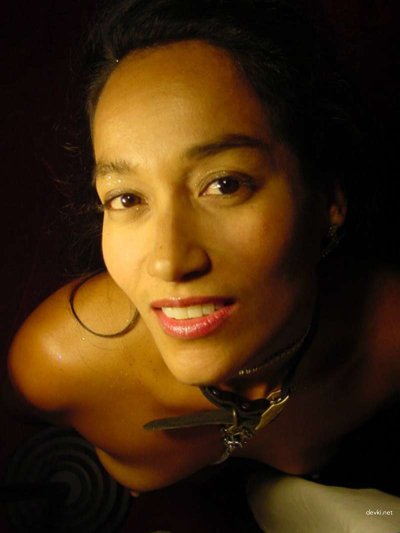 Интимные видео страстной девушки в своей постели