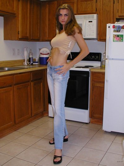 Шлюха с кустистой киской - горячий контент для взрослых