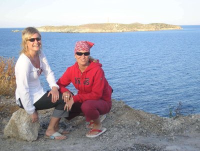 Две подружки на каникулах: горячие истории