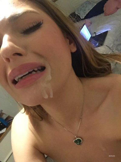 Девушка покрыта "сладкой" жидкостью после орального секса