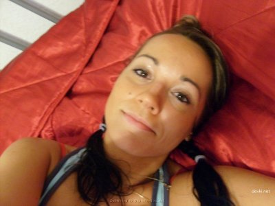 Сделала селфи своей ухоженной киски