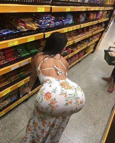 Девчонки страстно показывают свои прелести в обольстительных нарядах