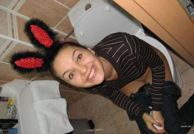 Развратная девочка с ушками в обнаженном виде