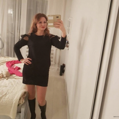 Снимает интимные фото для своего парня