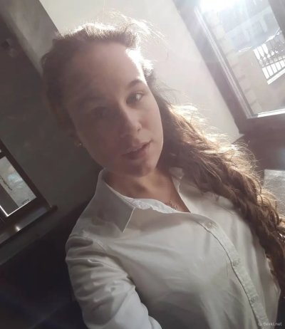 Милашка Надя забыла про приличия и ведет себя откровенно