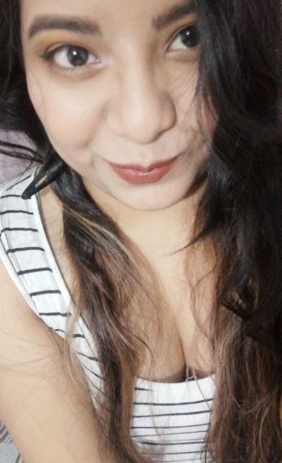 Пышногрудая девушка с цветом шоколада в домашнем порно