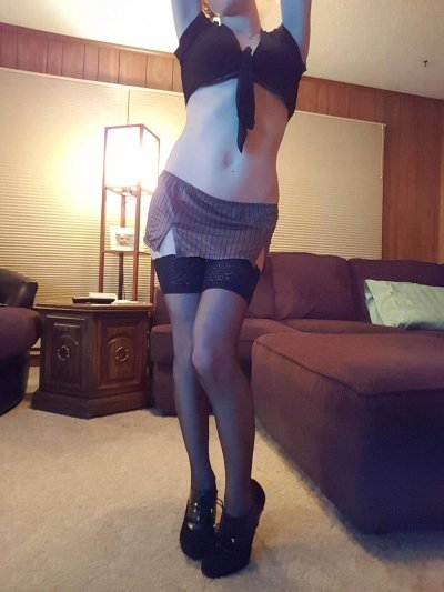 Пикантные утехи рыжеволосой красотки в сексуальных чулках