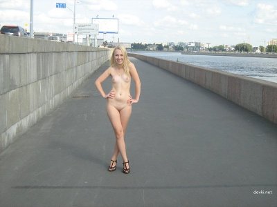 Обнаженная шалунья на интимных снимках