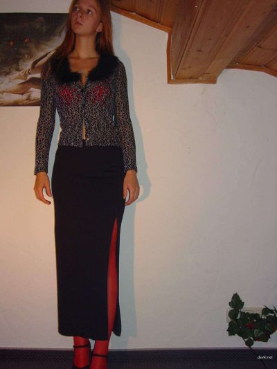 Горячая милашка показывает свое обнаженное тело