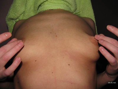 Интимные снимки привлекательной блондинки с пирсингом в интимной зоне