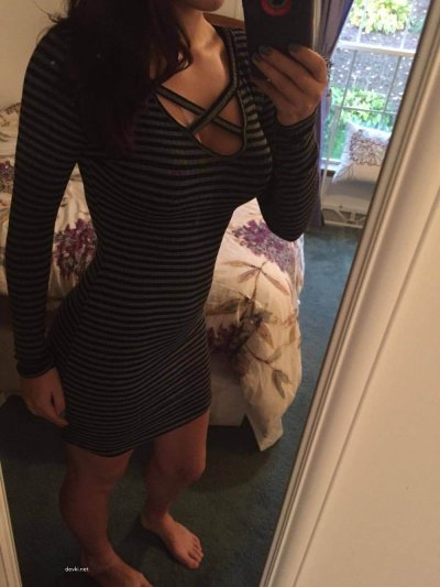 Соблазнительная девушка с привлекательной задницей