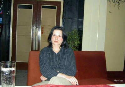 Спускает молоко в рот своей возлюбленной