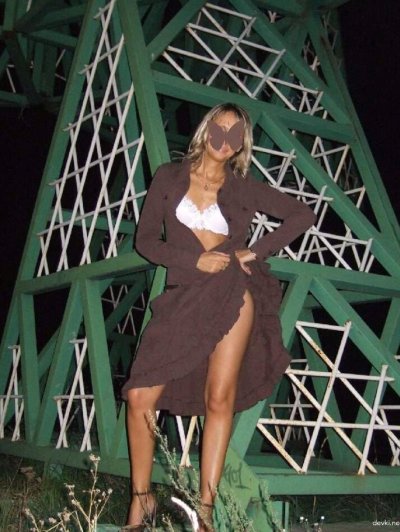 Эротика с обнаженной дамой в маске