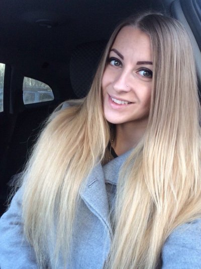 Супруга продемонстрировала рисунок на голом теле