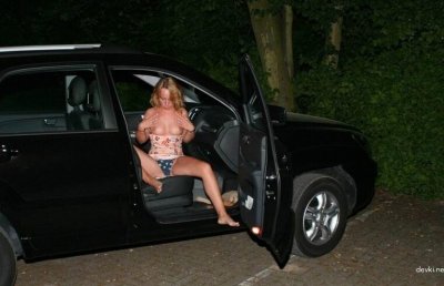 Интимные фото с партнершей под открытым небом