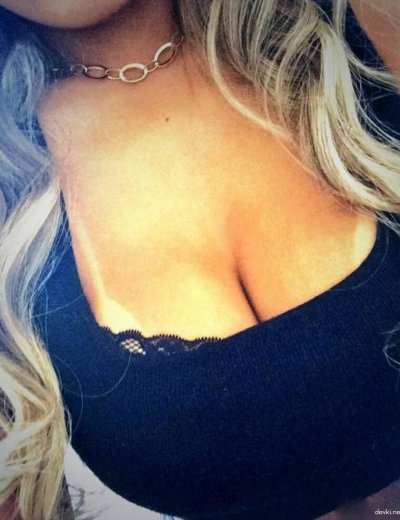 Горячие фото привлекательной дамы