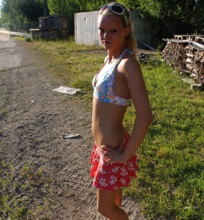 Привлекательная красотка с отличной попкой - новое видео!