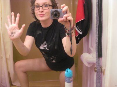 Гладко выбритая киска милфы