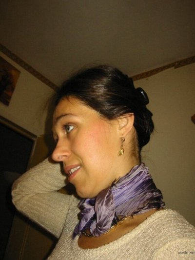 Милфа наслаждается членом с удовольствием