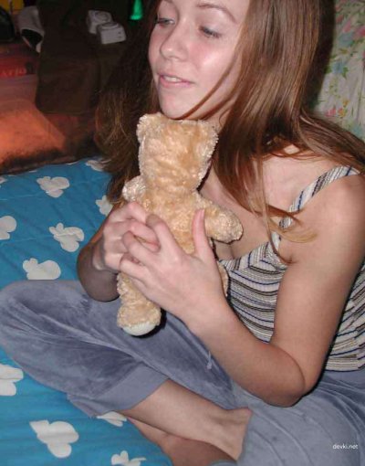 Очаровательная девушка с потрясающей фигурой в эротическом шоу