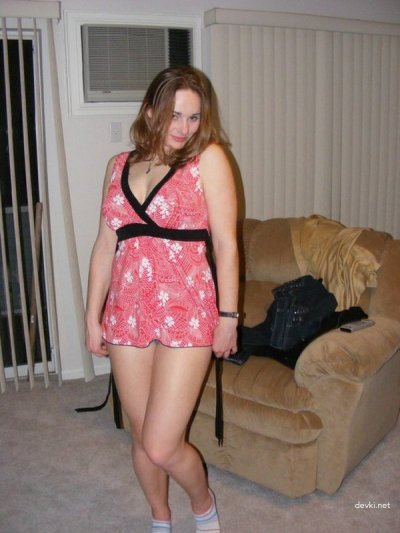 Извращенные шалости взрослой женщины: откровенные любительские фото и видео