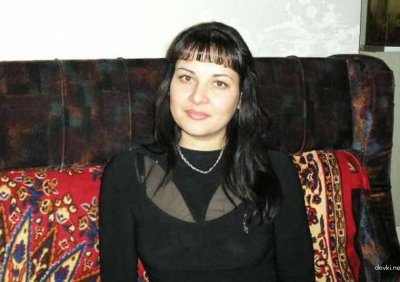 Интимная фотосессия дамы на диване