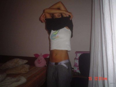 Красотка удовлетворяет себя овощем