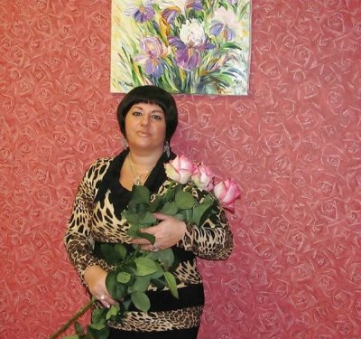 Пышная мамочка из России демонстрирует свои формы для фотошутки