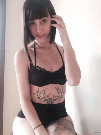 Интимные снимки красотки в обнаженном нижнем белье