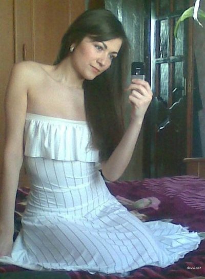 Грудастая красотка запечатлела свое обнаженное тело на камеру