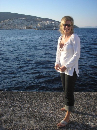 Прячет белье в интимных местах