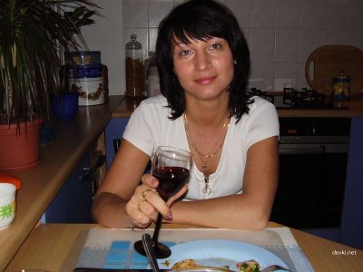 Милашка показывает свои чувственные снимки